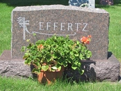 Julius S. Effertz Gravestone - source: Mary - Find a Grave